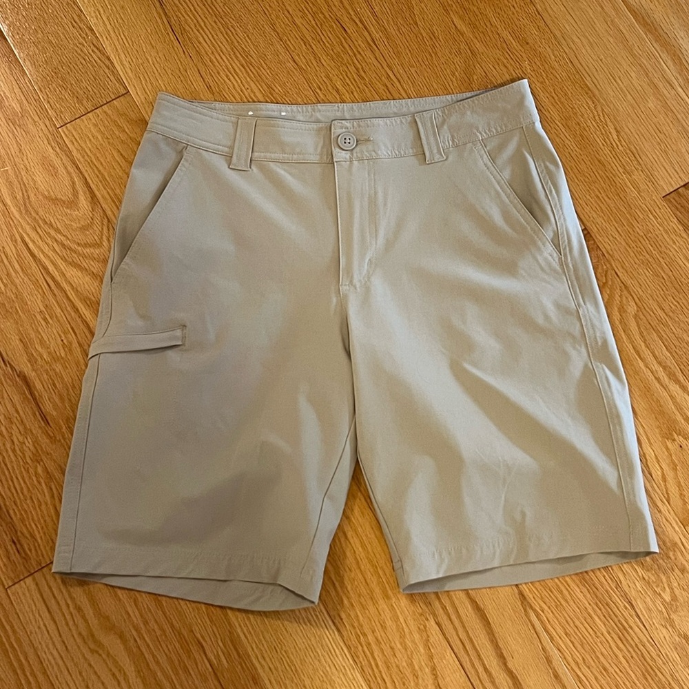 Columbia Men's Beige Flat Front Golf Shorts